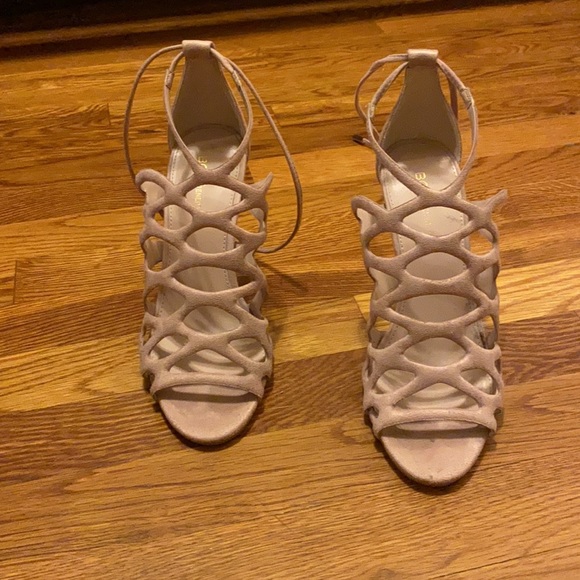 👠BCBG pumps 👠 - Picture 2 of 7